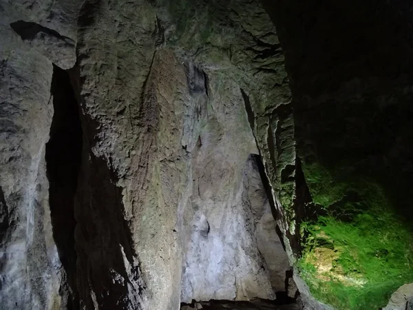 Inside Bacho Kiro grotta, Bulgarien — Stockfoto