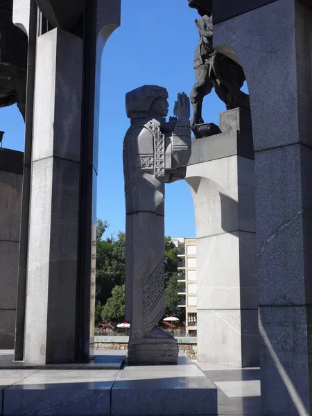 Monument de la dynastie Asen à Veliko Tarnovo, Bulgarie — Photo