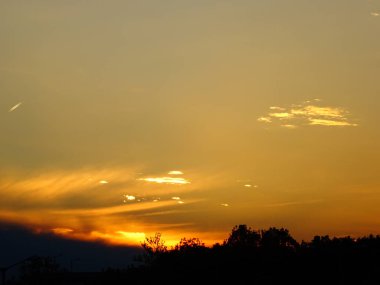 parlak turuncu günbatımı