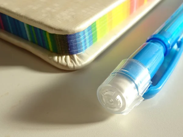 Close Almofada Colorida Lápis Azul — Fotografia de Stock