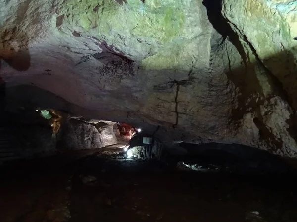 Inside Bacho Kiro grotta, Bulgarien — Stockfoto