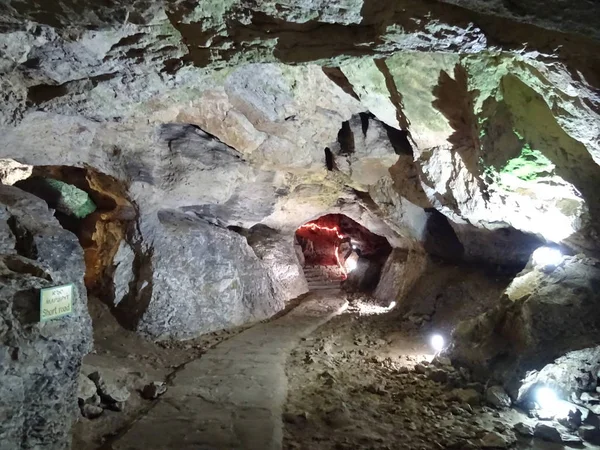 Wewnątrz jaskini Kiro Bacho, Bułgaria — Zdjęcie stockowe