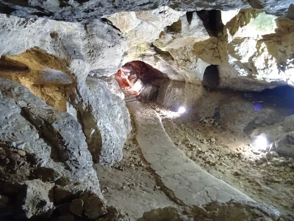 내부 Bacho Kiro 동굴, 불가리아 — 스톡 사진