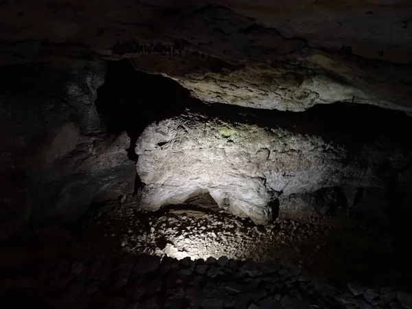 Inside Bacho Kiro grotta, Bulgarien — Stockfoto
