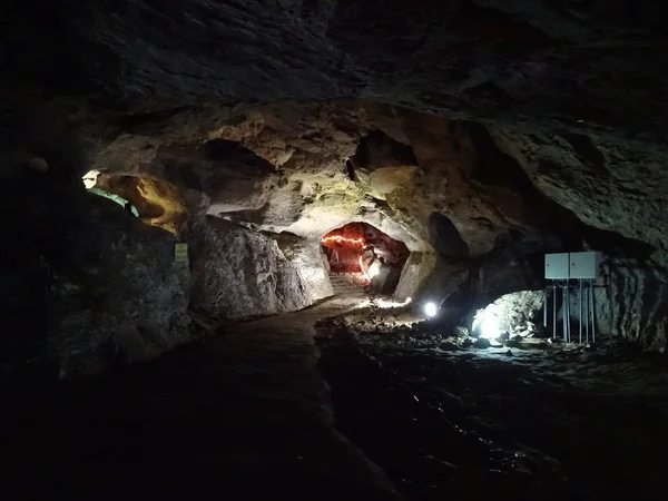 Inside Bacho Kiro grotta, Bulgarien — Stockfoto