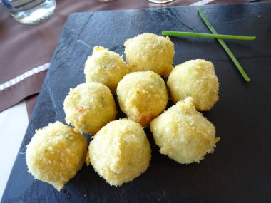 Mozzarella Fried topları