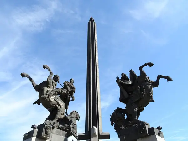 Monument de la dynastie Asen à Veliko Tarnovo, Bulgarie — Photo