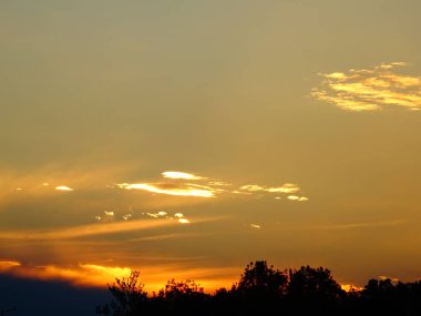 parlak turuncu günbatımı