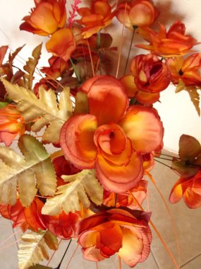Turuncu yapay çiçek dekorasyon 