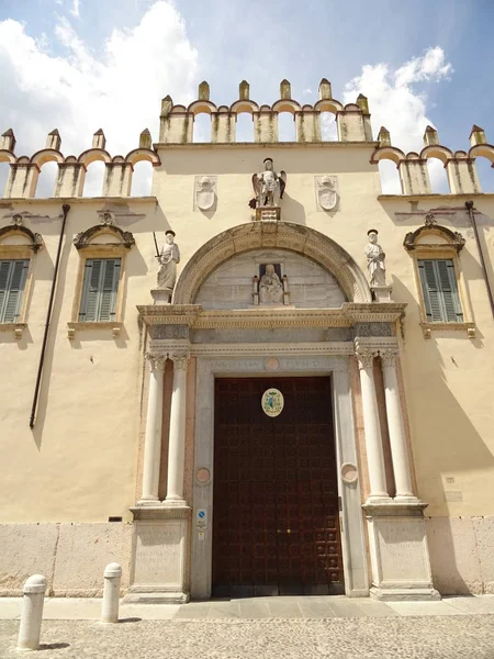 Iglesia Italiana Durante Día — Foto de Stock