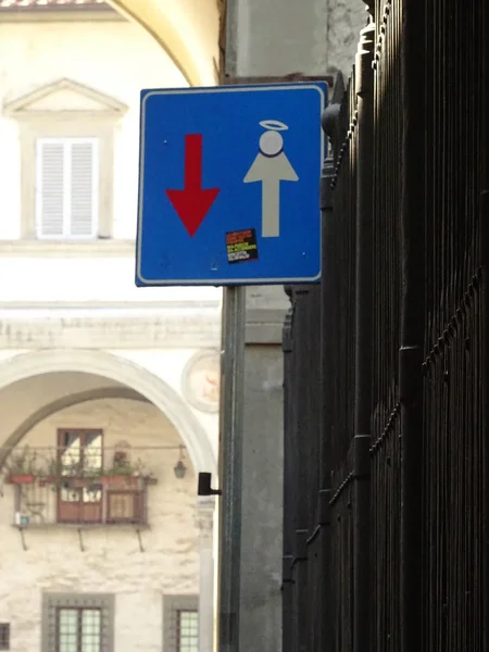 Zwei Wege Lustiges Straßenschild — Stockfoto