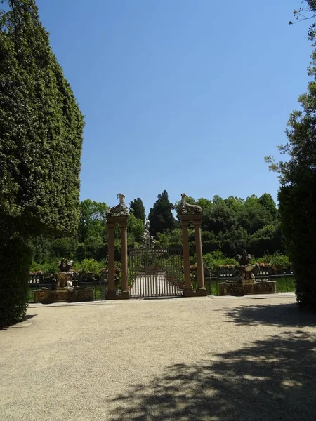 Italian Castle Garden Gate — Stock Photo, Image