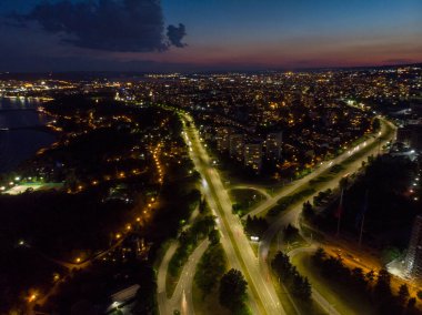 Gece Şehir Trafiğinin İnsansız Hava Aracı Görüntüsü