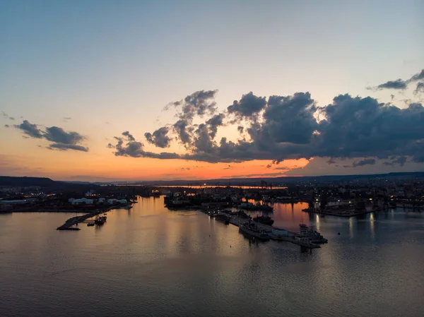 Drone Uitzicht Zee Varna Sea Port Bij Zonsondergang Met Dramatische — Stockfoto