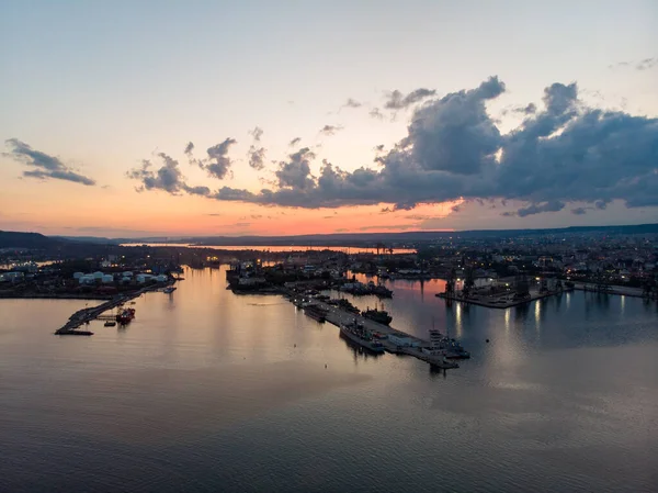 Drone Uitzicht Zee Varna Sea Port Bij Zonsondergang Met Dramatische — Stockfoto