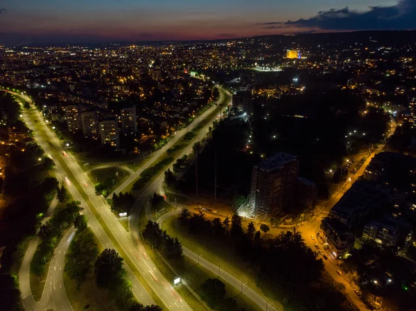 Drohnen Blick Auf Die Nächtliche City Trafic Von Oben Stockbild