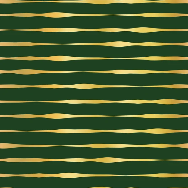 Lámina de oro dibujado a mano líneas horizontales patrón de vectores sin costura. Rayas irregulares onduladas metálicas brillantes sobre fondo verde. Arte elegante para Navidad, papel digital, banner, invitación a la fiesta, envoltura de regalo — Archivo Imágenes Vectoriales