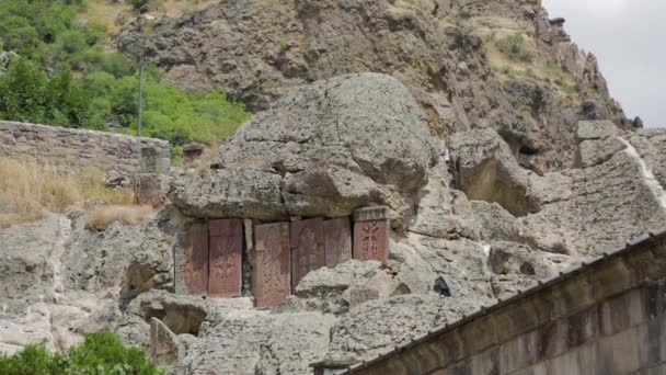 Khachkars Armenios Monasterio Geghard — Vídeos de Stock