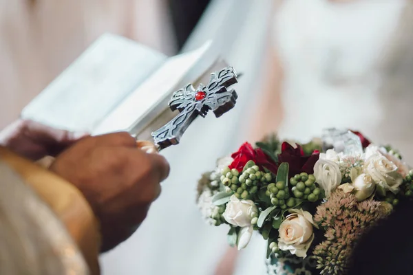 Prêtre Arménien Tenant Cérémonie Mariage Croix Durign — Photo