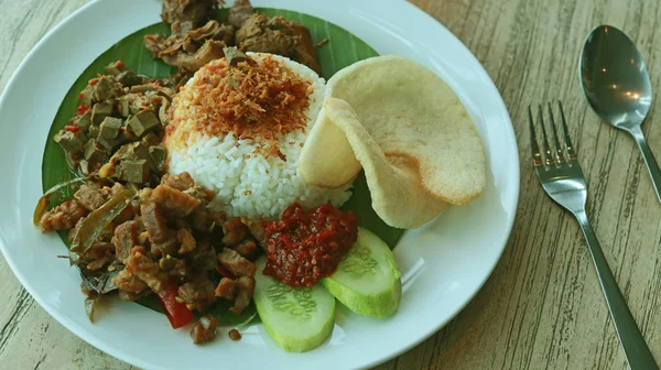 各种印尼食物和饮料和其他食物 — 图库照片