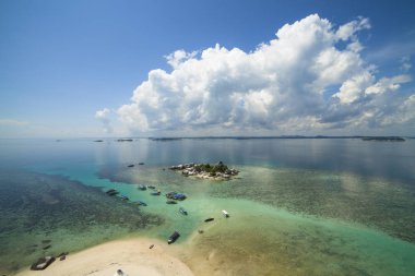 Belitung Sahili - Lengkuas Adası 'ndaki deniz fenerinin tepesinden manzara