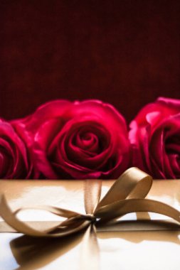 Güzel hediye için bir özel durum, düşünceli hediye kalp