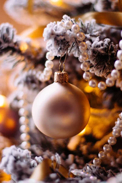 お祝い休日の装飾 ギフト 周りのクリスマスの時間の雰囲気 — ストック写真