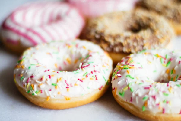 Bunte Donuts Konzept Aus Gebäck Und Süßspeisen — Stockfoto