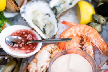 deniz ürünleri mix - sağlıklı beslenme ve Akdeniz mutfağı tarifleri kavramı, zarif görsel tarz