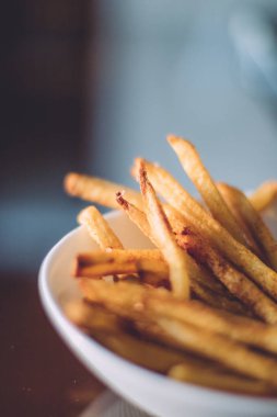 rustik gıda ve ev yapımı yemek sadece patates kızartması hazır, zarif görsel pişmiş kavramı - tarz