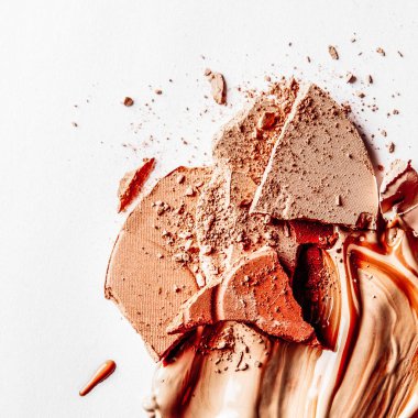 ezilmiş makyaj ürünleri - kozmetik ve güzellik kavramı, zarif görsel tarz