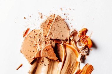 ezilmiş makyaj ürünleri - kozmetik ve güzellik kavramı, zarif görsel tarz