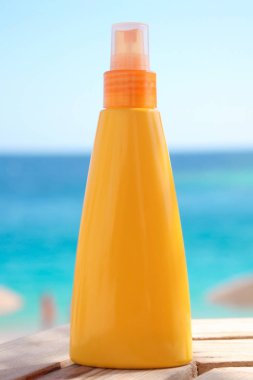 güneş yanığı losyonu sahilde - yaz, Cilt Bakımı ve güzellik kavramı, zarif görsel tarz