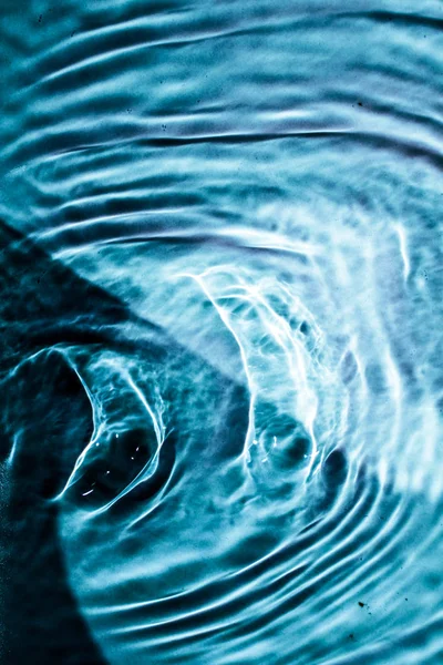 蓝色波纹 水抽象背景 纹理和自然元素风格的概念 — 图库照片