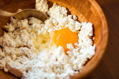 Un, yumurta ve peynir, rustik yemek tarifi - hafta sonu pişirme, Gıda blog ve ev yapımı yemekler kavramı. En sevdiğim pasta yapma