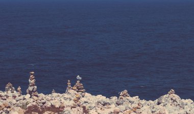 Güzel bir sahil şeridi Avrupa - seyahat, tatil ve yaz konsepti Atlas Okyanusu'nda görünümünü. Mükemmel tatil beldesi