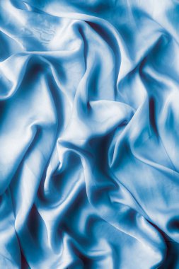 Mavi yumuşak ipek dalgalar, flatlay - şık kumaş dokular, arka ve modern pastel renklerle kavramı. Lüks dokunuş hissediyorum