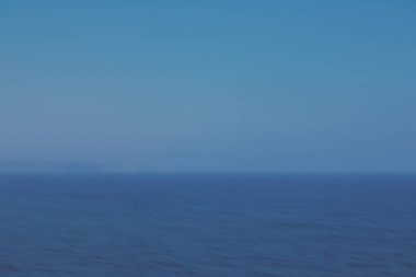 Güzel bir sahil şeridi Avrupa - seyahat, tatil ve yaz konsepti Atlas Okyanusu'nda görünümünü. Mükemmel tatil beldesi