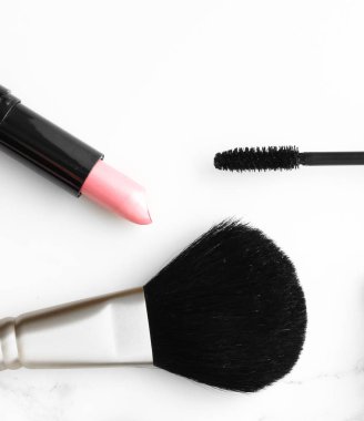 Kalıcı makyaj ve Kozmetik Tarih mermer, flatlay - modern kadınsı yaşam tarzı, vlog arka plan ve tarz stok kavramı. Güzellik ilham bir moda blog