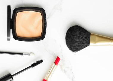 Kalıcı makyaj ve Kozmetik Tarih mermer, flatlay - modern kadınsı yaşam tarzı, vlog arka plan ve tarz stok kavramı. Güzellik ilham bir moda blog