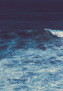 Güzel bir sahil şeridi Avrupa - seyahat, tatil ve yaz konsepti Atlas Okyanusu'nda görünümünü. Mükemmel tatil beldesi