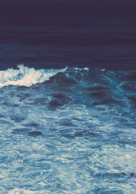 Güzel bir sahil şeridi Avrupa - seyahat, tatil ve yaz konsepti Atlas Okyanusu'nda görünümünü. Mükemmel tatil beldesi