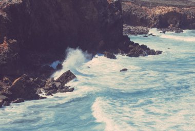 Güzel bir sahil şeridi Avrupa - seyahat, tatil ve yaz konsepti Atlas Okyanusu'nda görünümünü. Mükemmel tatil beldesi