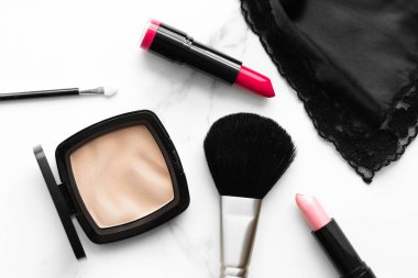 Kalıcı makyaj ve Kozmetik Tarih mermer, flatlay - modern kadınsı yaşam tarzı, vlog arka plan ve tarz stok kavramı. Güzellik ilham bir moda blog