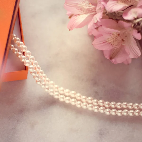 Chic Pearl Jewellery Present Box Valentine Day Ideas Luxury Shopping — Stock Photo, Image