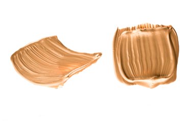 Beyaz arka plan üzerinde flatlay - kozmetik ürünleri, güzellik doku arka plan kavramı izole makyaj temel Vakfı fırça darbesi. Bej her zaman iyi bir fikirdir