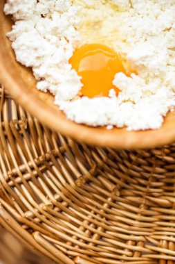 Un, yumurta ve peynir, rustik yemek tarifi - hafta sonu pişirme, Gıda blog ve ev yapımı yemekler kavramı. En sevdiğim pasta yapma