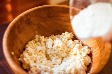 Un, yumurta ve peynir, rustik yemek tarifi - hafta sonu pişirme, Gıda blog ve ev yapımı yemekler kavramı. En sevdiğim pasta yapma