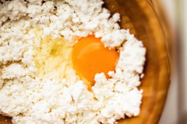 Un, yumurta ve peynir, rustik yemek tarifi - hafta sonu pişirme, Gıda blog ve ev yapımı yemekler kavramı. En sevdiğim pasta yapma