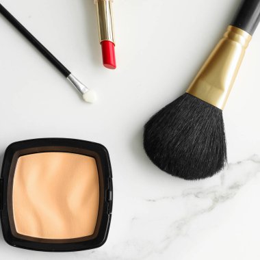 Kalıcı makyaj ve Kozmetik Tarih mermer, flatlay - modern kadınsı yaşam tarzı, vlog arka plan ve tarz stok kavramı. Güzellik ilham bir moda blog